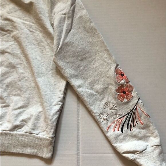 Summer & Sage Woman's Sweater size Small. - Picture 7 of 16